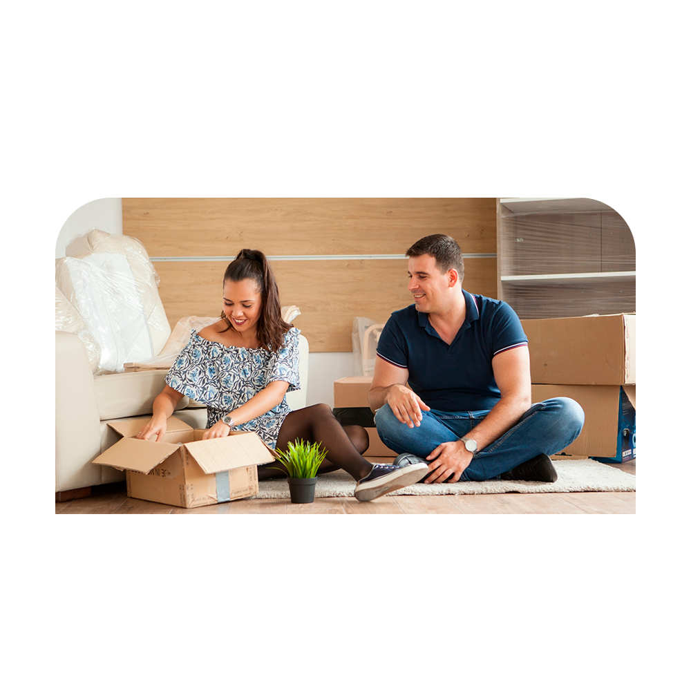 Casal jovem planejando a casa nova